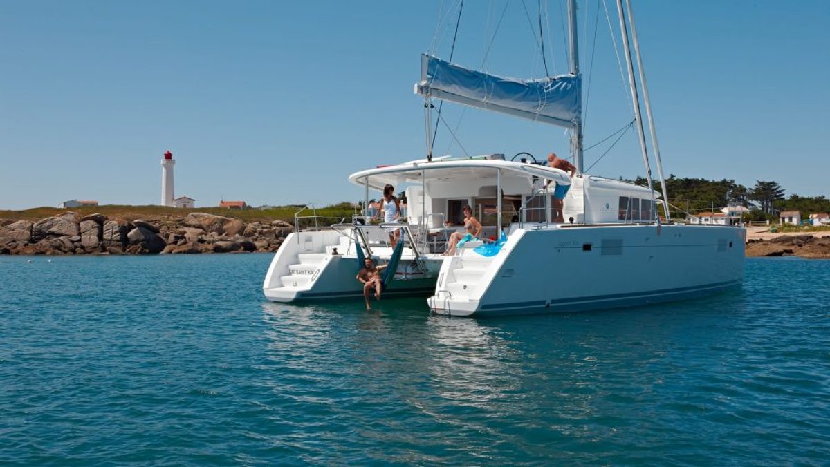 Dive In: Best Swimming Spots to Visit on Your Newport Beach Charter