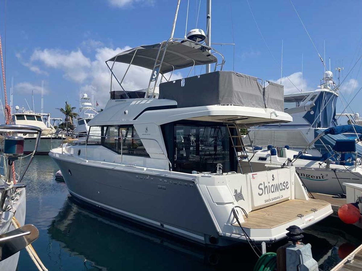 Private Charter Vs. Public Harbor Cruise: Which Is Right for You?