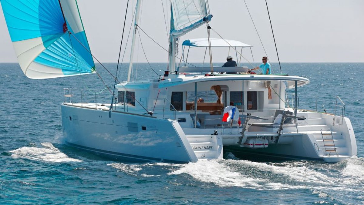Tipping Your Captain and Crew: A Simple Gratuity Guide